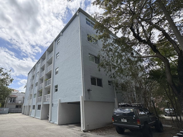 Groves Edge Condo photo 2